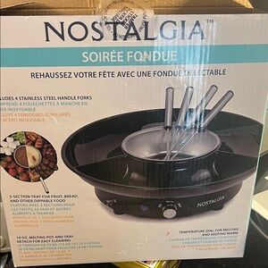 Nostalgia Black Fondue Pot with Stainless Steel Forks. New in box